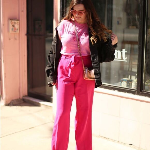 ✨HP✨”Today’s Outfit is Pink” Linen Slogan Tee✨ - Picture 8 of 9